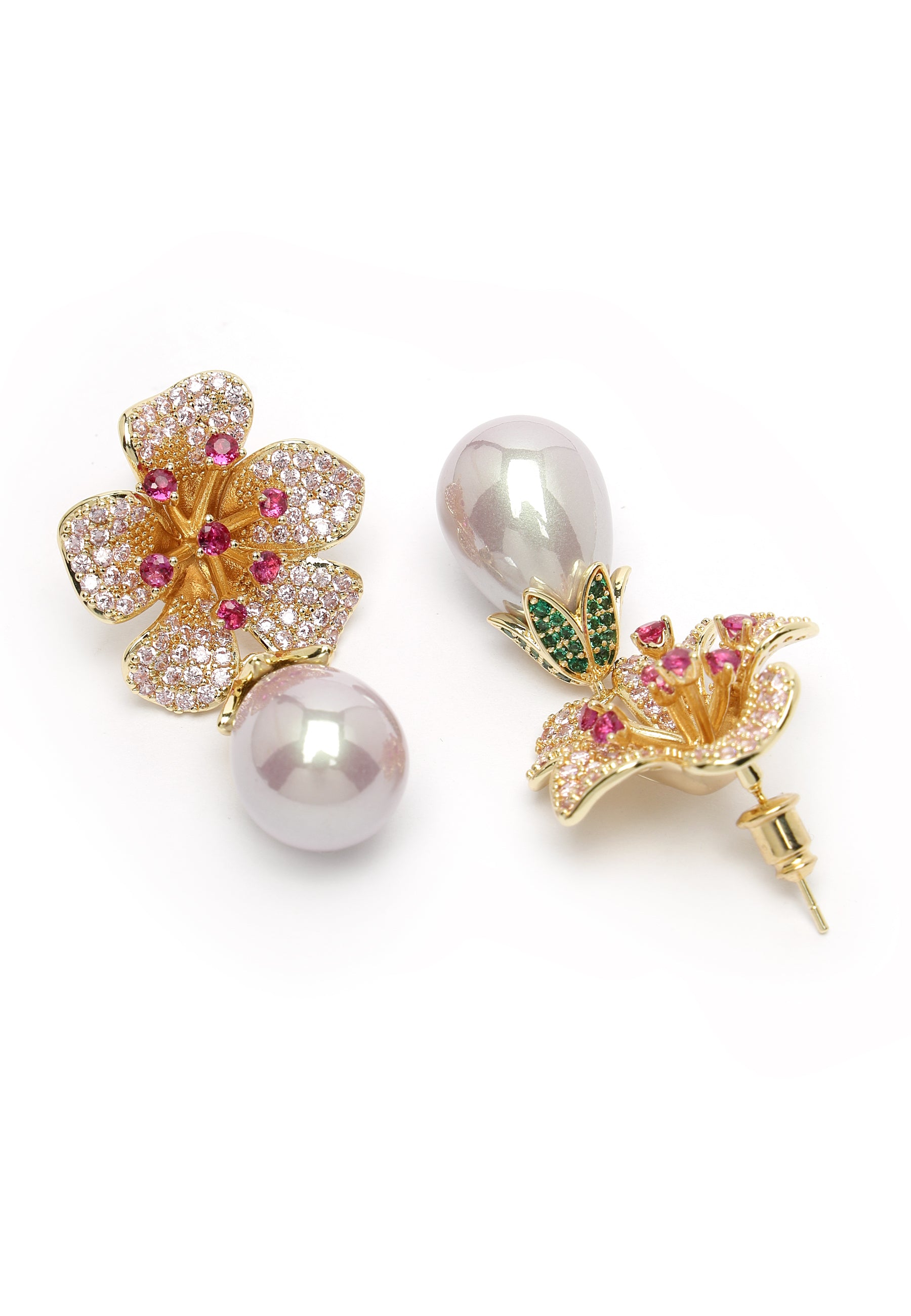 Boucles d'oreilles pendantes florales en zircone