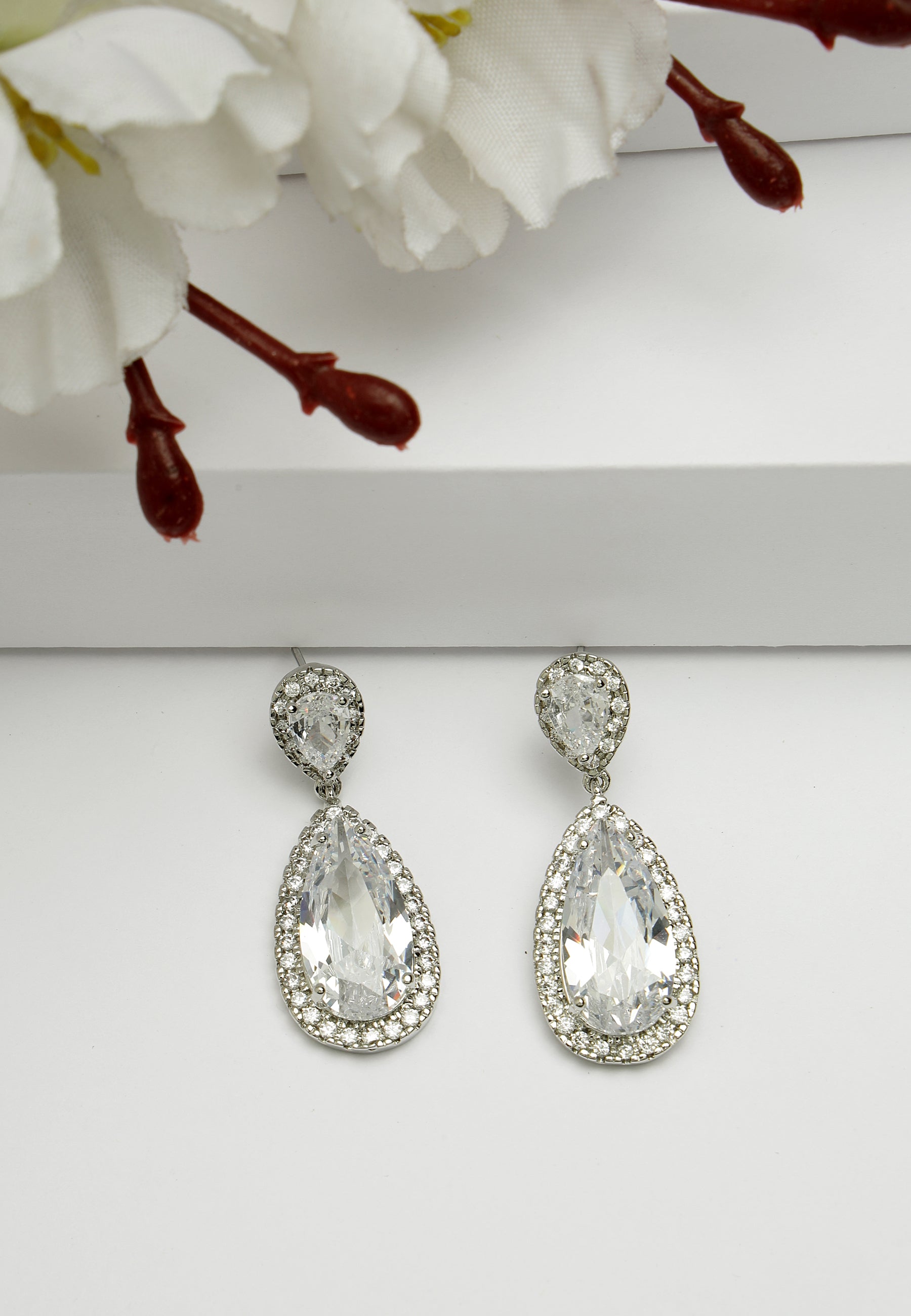 Boucles d'oreilles pendantes en argent avec zircone