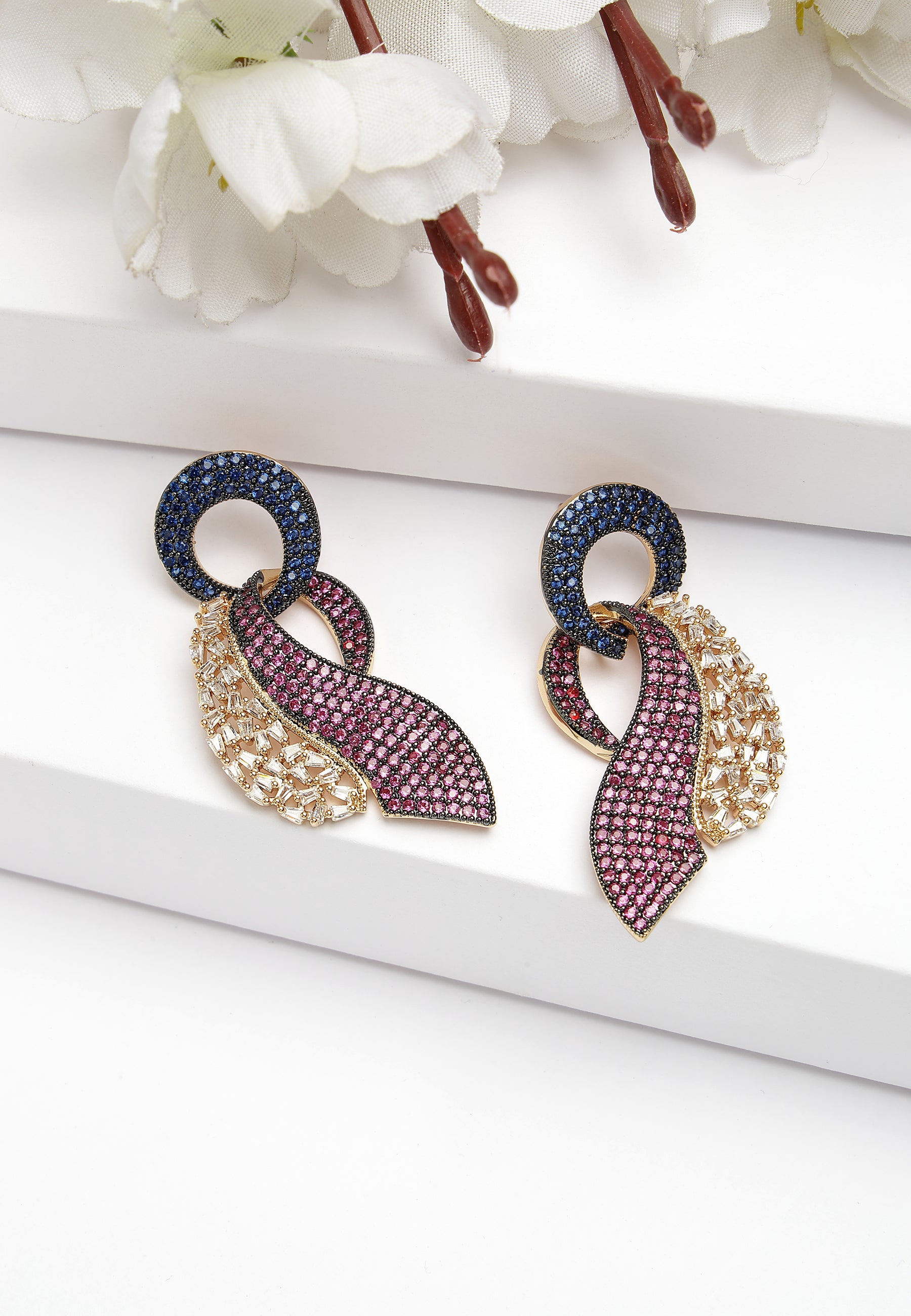 Boucles d'oreilles modernes en zircone cubique