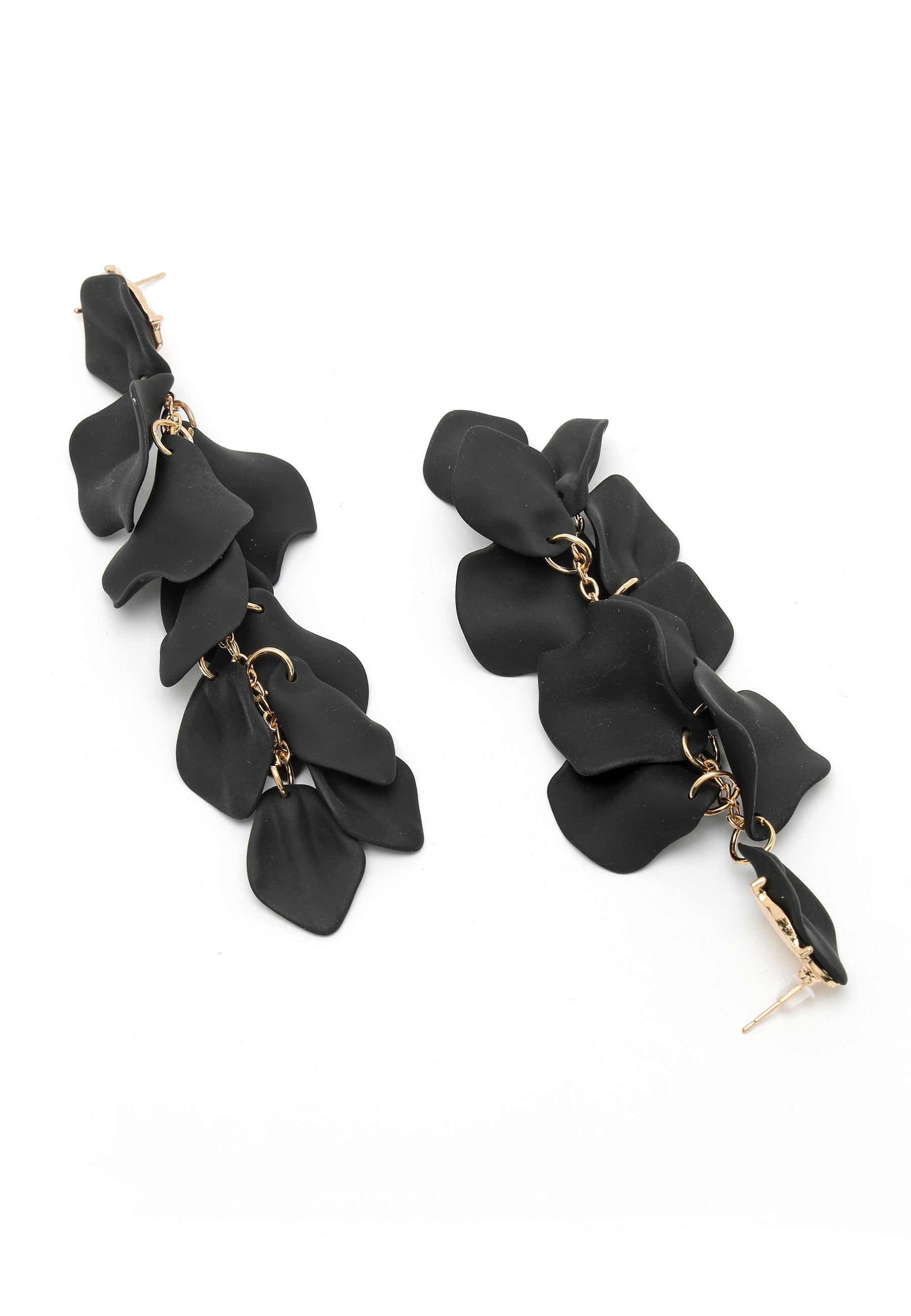 Black Rose Petal Shaped Danglers örhängen