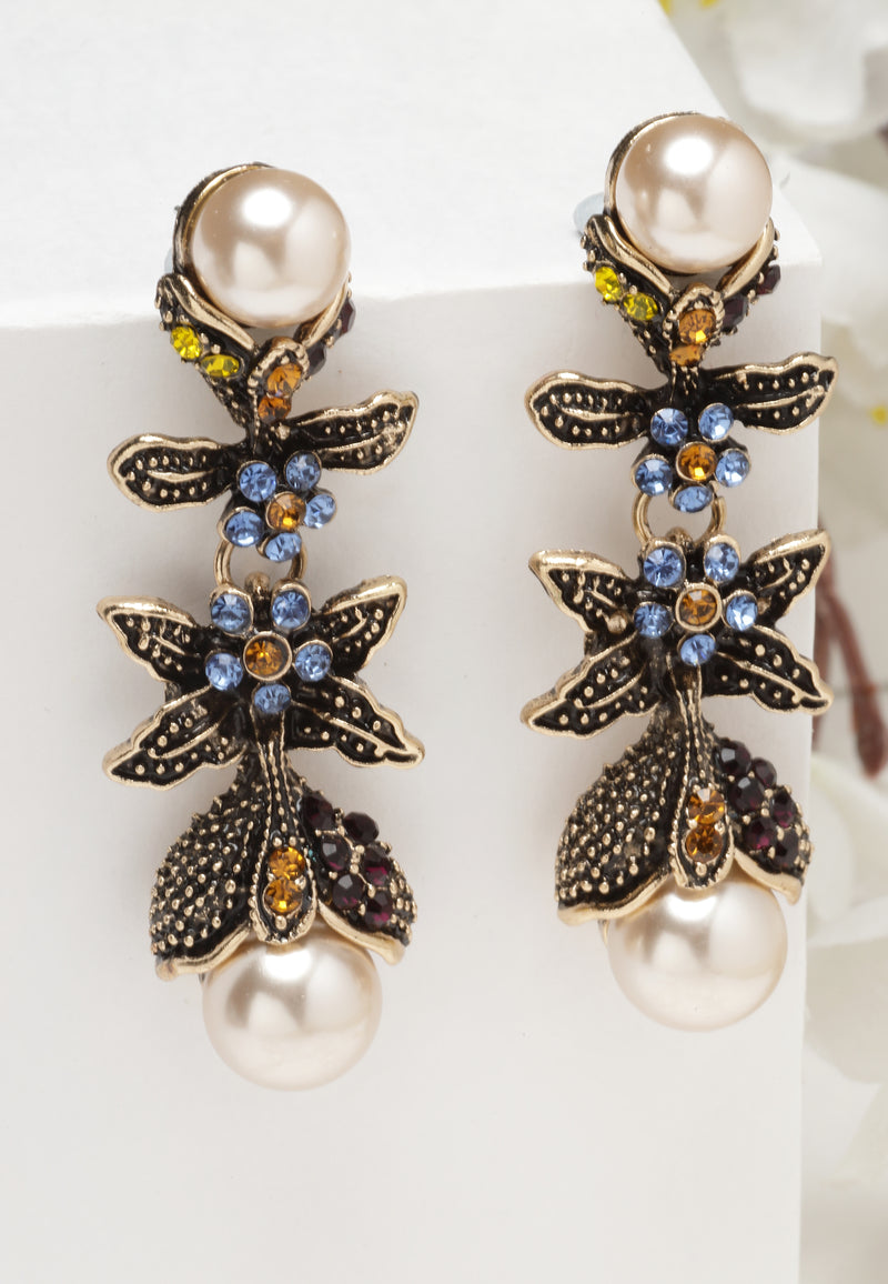 Orecchini pendenti con fiori di perle nere di ispirazione vintage