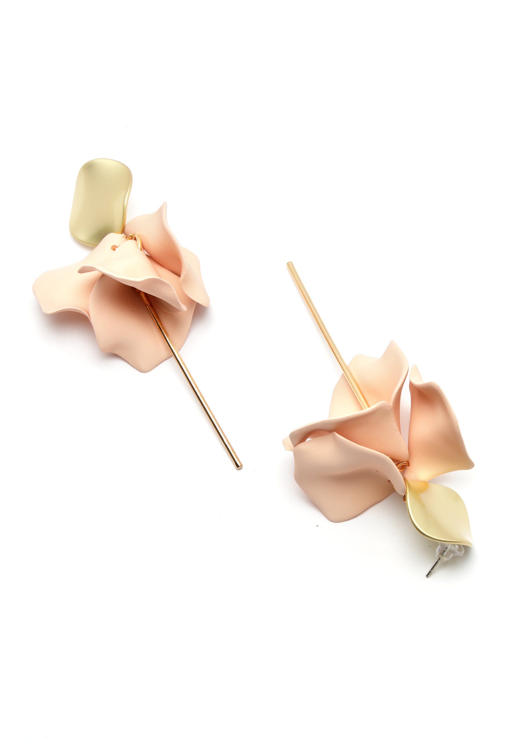 Blütenblätter-Ohrringe in Pfirsich